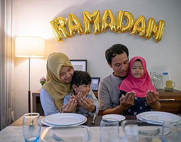 Familie feiert Ramadan