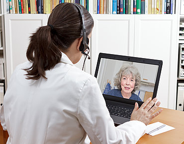 Videosprechstunde mit einer Ärztin 