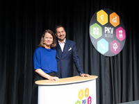 Katrin Egenberger und Moderator Ralf Schmitt Katrin Egenberger und Moderator Ralf Schmitt