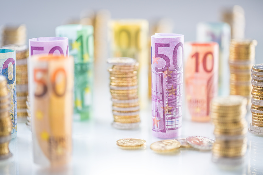 Banknoten und Muenzen