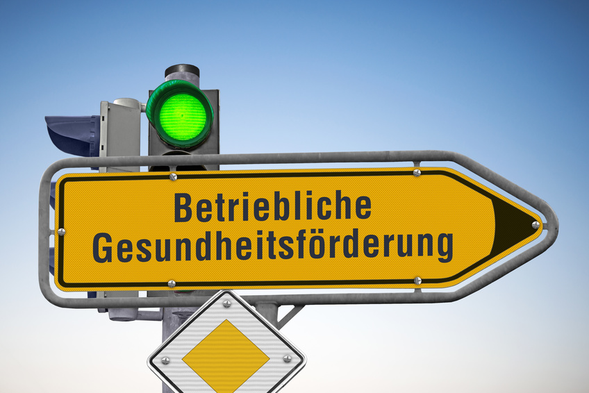 Betriebliche Gesundheitsförderung Schild nach rechts