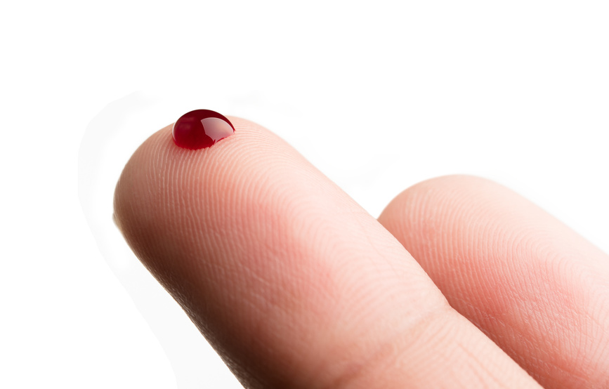 Blutstropfen auf Finger