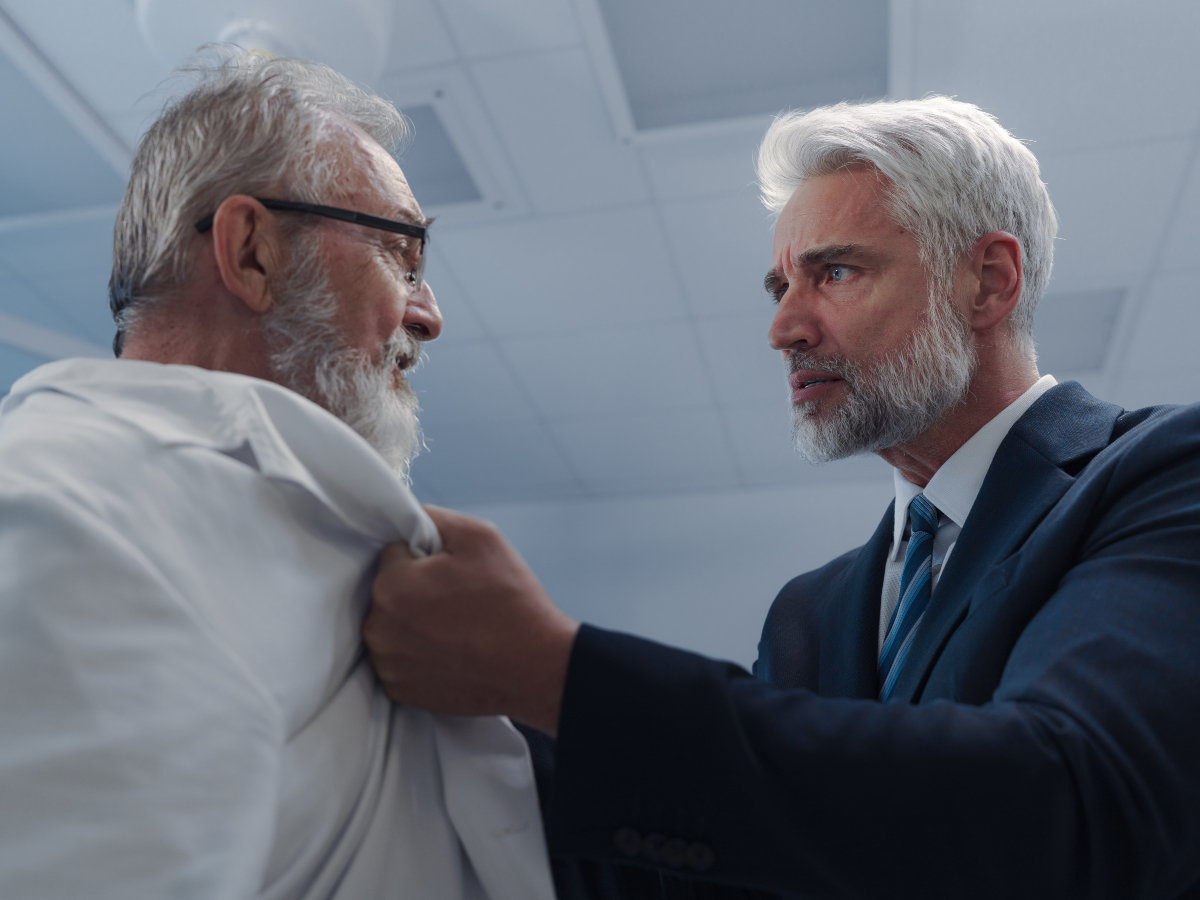 Agressiver Mann beim Doktor Agressiver Mann beim Doktor