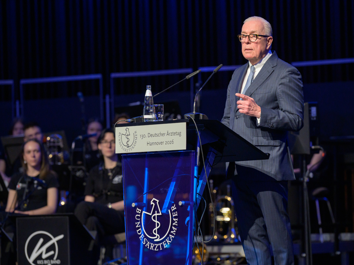 Klaus Reinhardt, Präsident der Bundesärztekammer, auf dem 130. Deutschen Ärztetag in Hannover