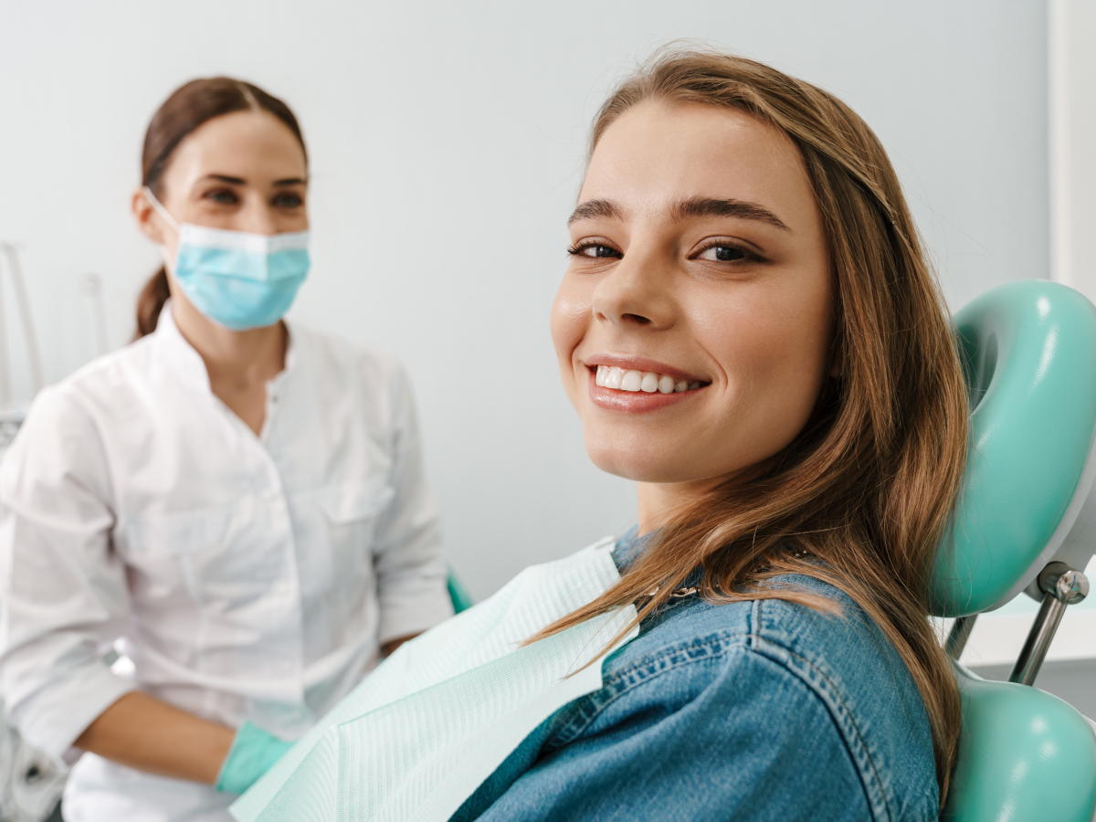 Patientin beim Zahnarzt