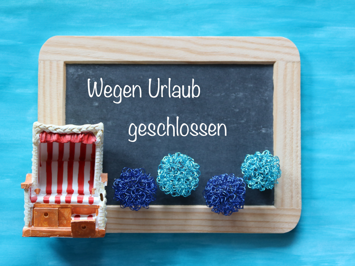 Tafel mit Aufschrift: Wegen Urlaub geschlossen