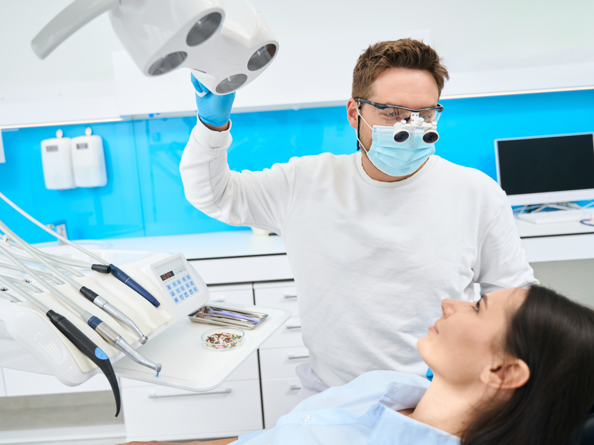 Patientin beim Zahnarzt